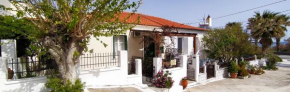 Kontos-Traditional house in Andros beach
